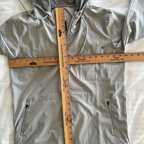 Vuori Outdoor Trainer Shell Gray Full Zip Hooded Jacket - Picture 5 of 7